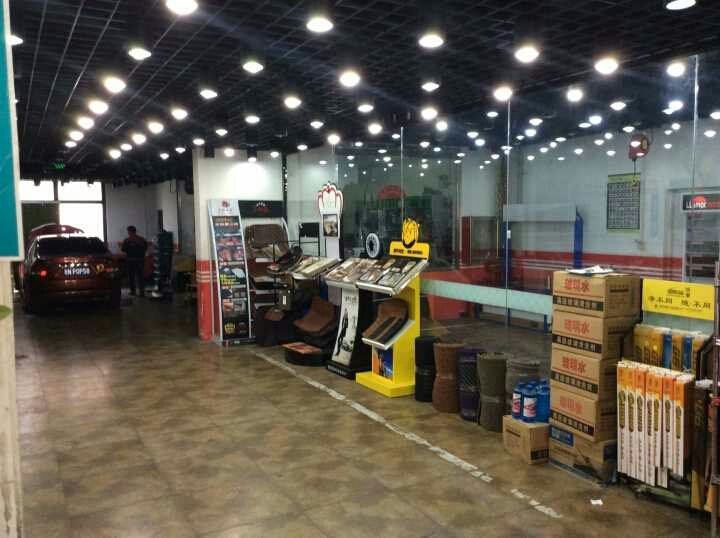 汽車裝飾店前臺(tái)接待